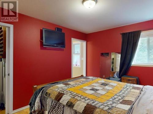 5930 Mowat Ave, Powell River, BC - Indoor Photo Showing Bedroom