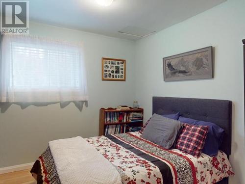 5930 Mowat Ave, Powell River, BC - Indoor Photo Showing Bedroom