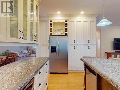 3378 Yew Kwum Place, Powell River, BC - Indoor Photo Showing Kitchen With Upgraded Kitchen