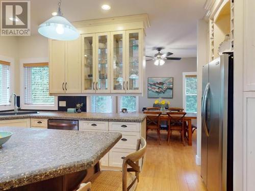 3378 Yew Kwum Place, Powell River, BC - Indoor Photo Showing Kitchen