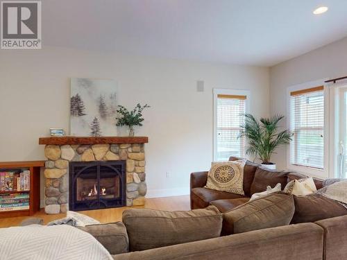 3378 Yew Kwum Place, Powell River, BC - Indoor Photo Showing Living Room With Fireplace