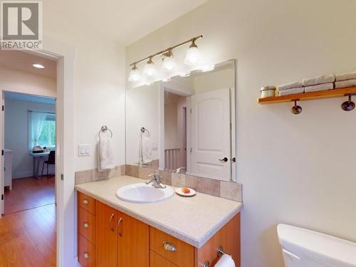 3378 Yew Kwum Place, Powell River, BC - Indoor Photo Showing Bathroom