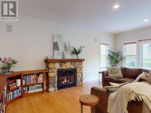 3378 Yew Kwum Place, Powell River, BC - Indoor Photo Showing Living Room With Fireplace