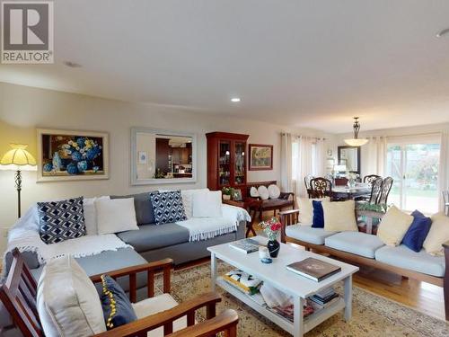 7068 Royston Street, Powell River, BC - Indoor Photo Showing Living Room