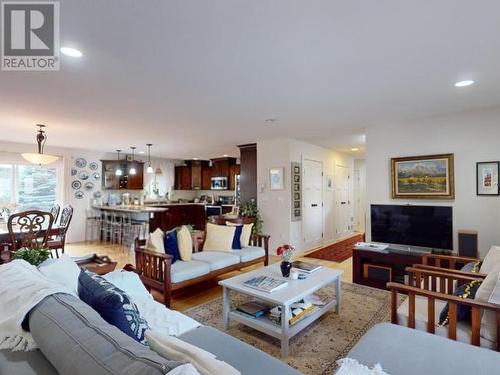 7068 Royston Street, Powell River, BC - Indoor Photo Showing Living Room