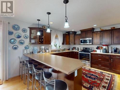 7068 Royston Street, Powell River, BC - Indoor Photo Showing Kitchen