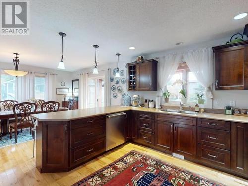 7068 Royston Street, Powell River, BC - Indoor Photo Showing Kitchen