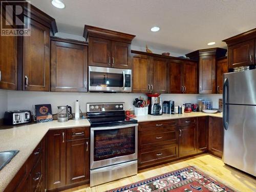 7068 Royston Street, Powell River, BC - Indoor Photo Showing Kitchen