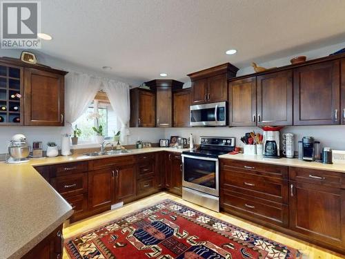 7068 Royston Street, Powell River, BC - Indoor Photo Showing Kitchen With Double Sink