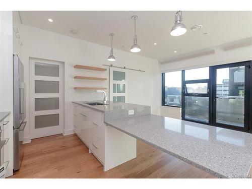 N309-1105 Pandora Ave, Victoria, BC - Indoor Photo Showing Kitchen