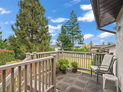 2042 Skyline Cres, Central Saanich, BC 