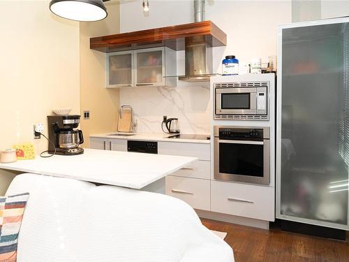 822-1029 View St, Victoria, BC - Indoor Photo Showing Kitchen