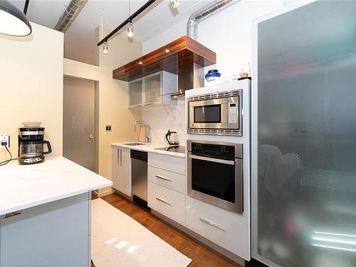 822-1029 View St, Victoria, BC - Indoor Photo Showing Kitchen With Stainless Steel Kitchen