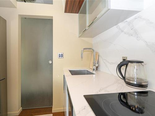 822-1029 View St, Victoria, BC - Indoor Photo Showing Kitchen