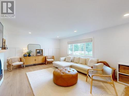 4744 Manson Ave, Powell River, BC - Indoor Photo Showing Living Room With Fireplace