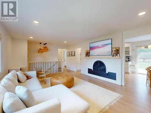 4744 Manson Ave, Powell River, BC - Indoor Photo Showing Living Room With Fireplace