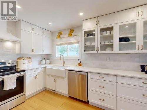 4744 Manson Ave, Powell River, BC - Indoor Photo Showing Kitchen