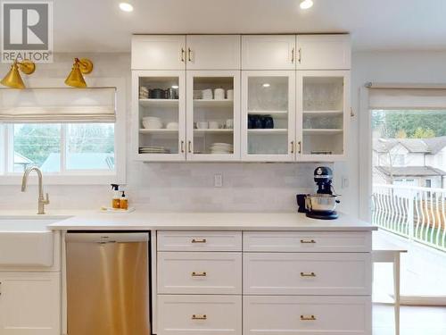 4744 Manson Ave, Powell River, BC - Indoor Photo Showing Kitchen With Upgraded Kitchen