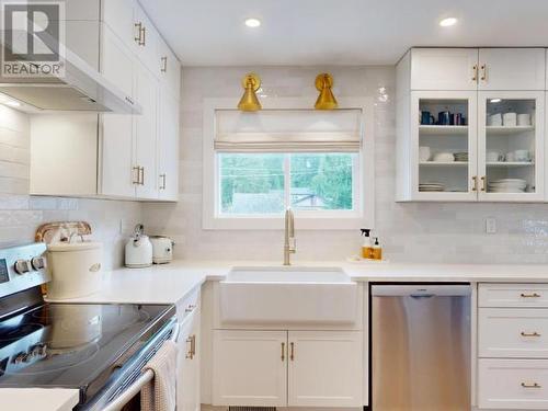 4744 Manson Ave, Powell River, BC - Indoor Photo Showing Kitchen