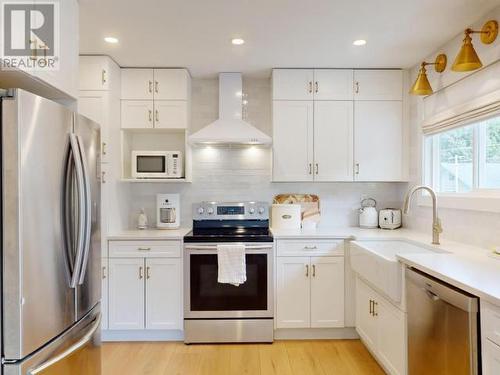 4744 Manson Ave, Powell River, BC - Indoor Photo Showing Kitchen