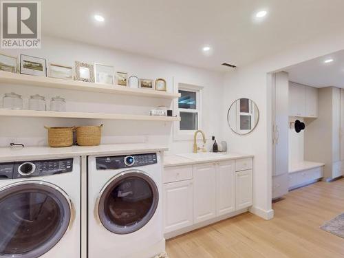 4744 Manson Ave, Powell River, BC - Indoor Photo Showing Laundry Room