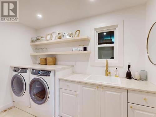 4744 Manson Ave, Powell River, BC - Indoor Photo Showing Laundry Room