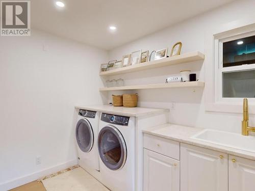 4744 Manson Ave, Powell River, BC - Indoor Photo Showing Laundry Room