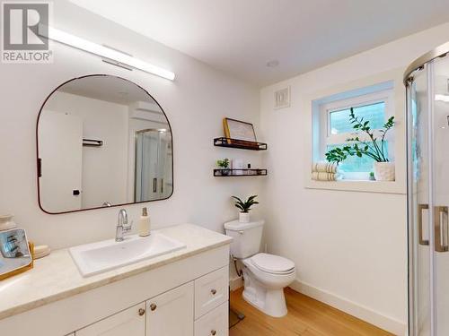 4744 Manson Ave, Powell River, BC - Indoor Photo Showing Bathroom