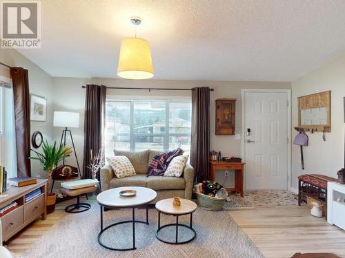 250-7575 Duncan Street, Powell River, BC - Indoor Photo Showing Living Room