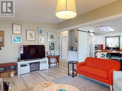 250-7575 Duncan Street, Powell River, BC - Indoor Photo Showing Living Room