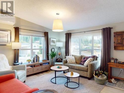 250-7575 Duncan Street, Powell River, BC - Indoor Photo Showing Living Room