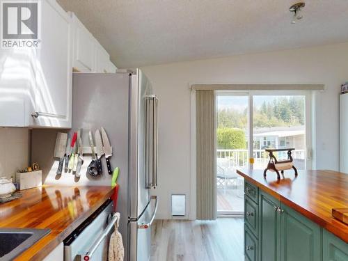 250-7575 Duncan Street, Powell River, BC - Indoor Photo Showing Kitchen