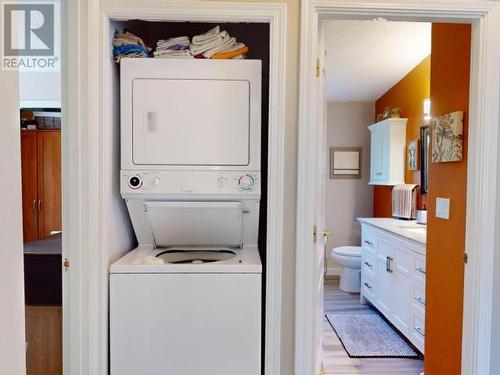 250-7575 Duncan Street, Powell River, BC - Indoor Photo Showing Laundry Room