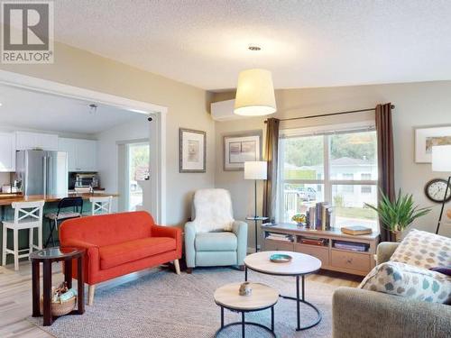 250-7575 Duncan Street, Powell River, BC - Indoor Photo Showing Living Room