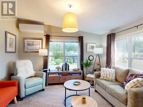 250-7575 Duncan Street, Powell River, BC - Indoor Photo Showing Living Room