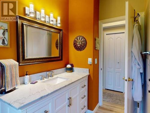 250-7575 Duncan Street, Powell River, BC - Indoor Photo Showing Bathroom