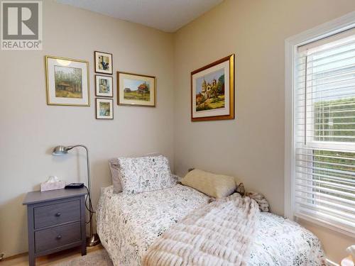 250-7575 Duncan Street, Powell River, BC - Indoor Photo Showing Bedroom