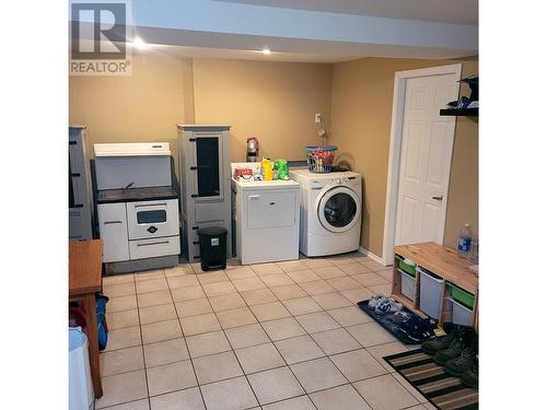 2112 South Lakeside Drive, Williams Lake, BC - Indoor Photo Showing Laundry Room