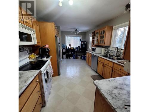 2112 South Lakeside Drive, Williams Lake, BC - Indoor Photo Showing Kitchen With Double Sink