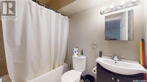 1137 Wallace Street, Regina, SK - Indoor Photo Showing Bathroom