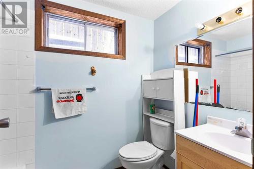 6556 Martingrove Drive Ne, Calgary, AB - Indoor Photo Showing Bathroom