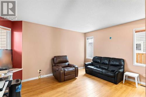 6556 Martingrove Drive Ne, Calgary, AB - Indoor Photo Showing Living Room