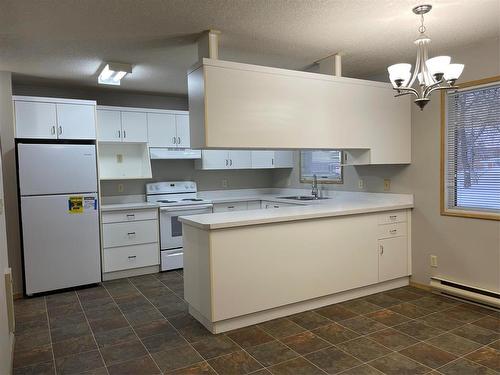 202 6Th Avenue S, Swan River, MB - Indoor Photo Showing Kitchen