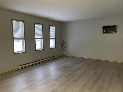 202 6Th Avenue S, Swan River, MB - Indoor Photo Showing Other Room