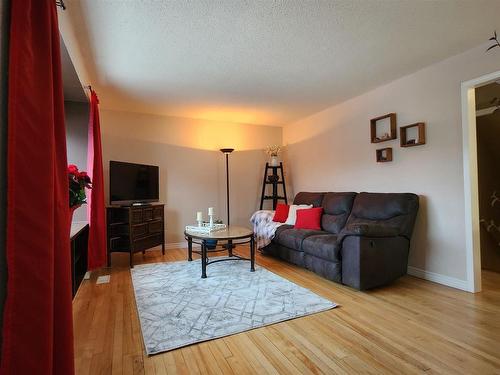 26 Gresley Court, Thunder Bay, ON - Indoor Photo Showing Living Room