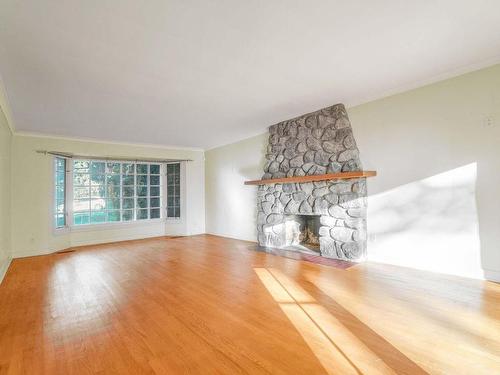 Salon - 71 Rue Stafford, Baie-D'Urfé, QC - Indoor Photo Showing Living Room With Fireplace