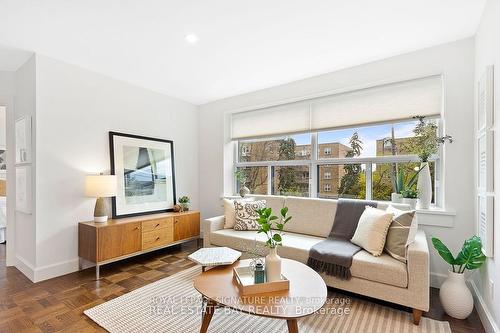 103-2 Ridelle Ave, Toronto, ON - Indoor Photo Showing Living Room