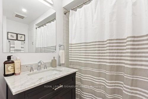 103-2 Ridelle Ave, Toronto, ON - Indoor Photo Showing Bathroom