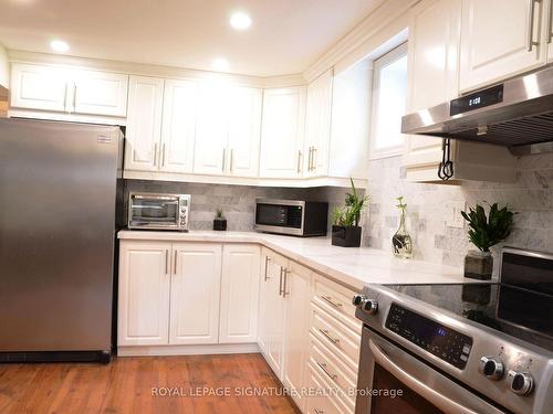 Lower-35 Summitcrest Dr, Toronto, ON - Indoor Photo Showing Kitchen