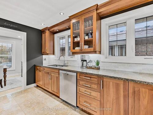 67 Frederick St, Brampton, ON - Indoor Photo Showing Kitchen